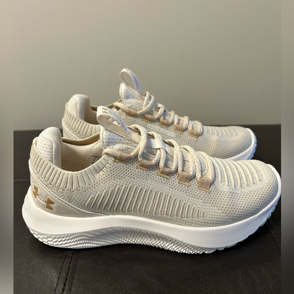 Under Armour Women's Flow Dynamic 2 Training Shoes. Size 8